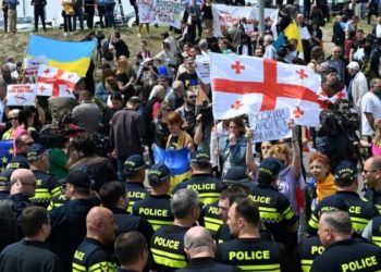 Rusya’dan uçuşların başlaması Gürcistan’da protesto edildi