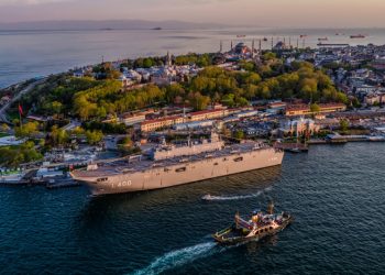 TCG Anadolu İzmir’e doğru yola çıktı