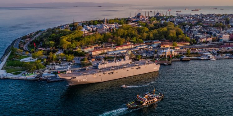 TCG Anadolu İzmir’e doğru yola çıktı