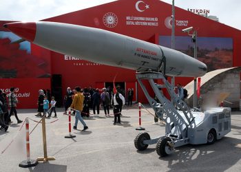 Savaş uçaklarına mühimmat “Seyit Onbaşı” ile yükleniyor