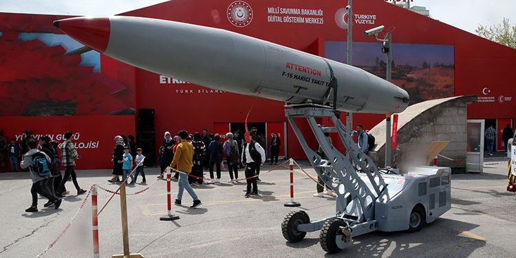 Savaş uçaklarına mühimmat “Seyit Onbaşı” ile yükleniyor