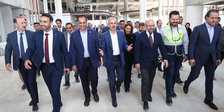 Bakan Uraloğlu, Çukurova Havalimanı açılışı için tarih verdi