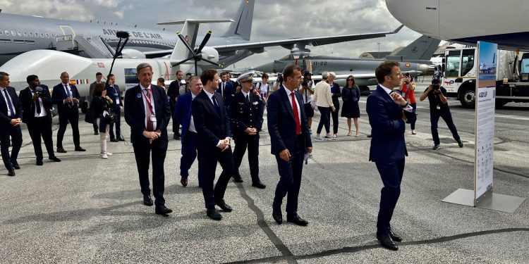 Cumhurbaşkanı Macron Paris Air Show’u ziyaret etti