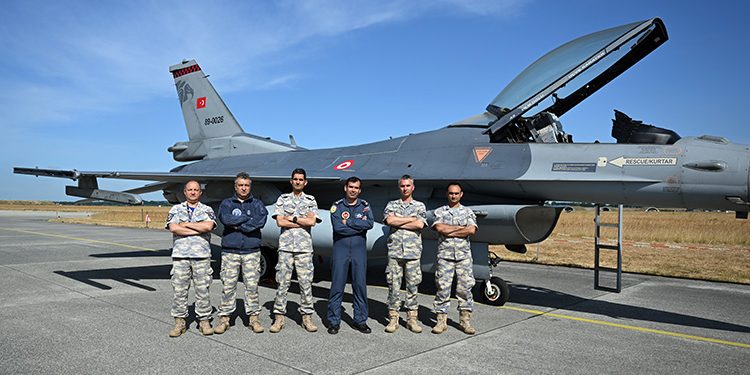 NATO’nun en büyük hava tatbikatında Türk pilotlar takdir topladı