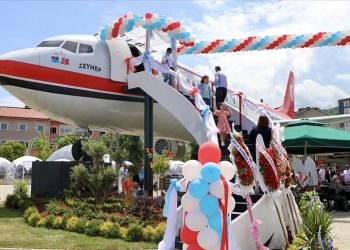 Pistten çıkan uçak, pide salonu oldu