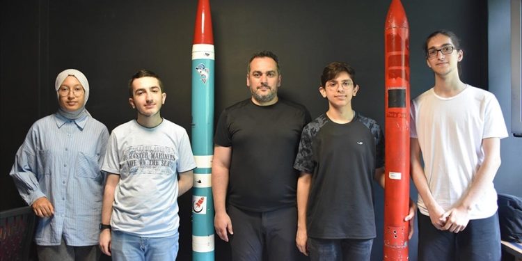 “Uçan Hamsi Roket Takımı” TEKNOFEST’e hazırlanıyor