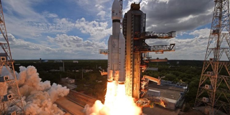 Hindistan, Ay’a yumuşak iniş gerçekleştiren dördüncü ülke olmaya hazırlanıyor