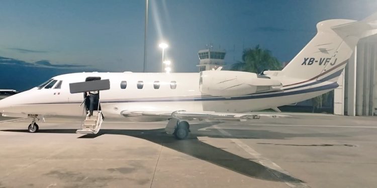 Denize düşen uçakta 2 pilot ve 1 yolcu kayıp