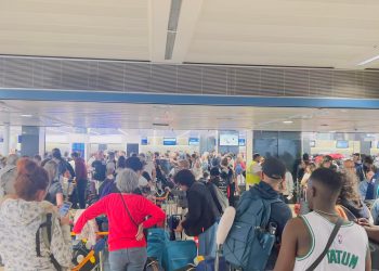 Rötarlar devam ediyor: Paris-Orly’de sistem arızası