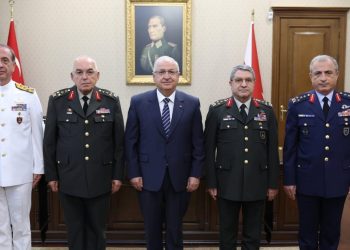 Kara ve Hava Kuvvetleri’nde devir teslim töreni