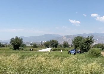 Eğitim uçağı düştü: 2 yaralı