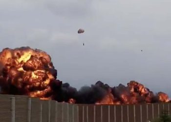 İtalya’da akrobasi uçağı düştü: 1 çocuk hayatını kaybetti