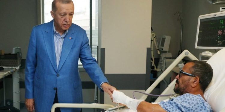 Cumhurbaşkanı Erdoğan, Sabancı çiftini ziyaret etti