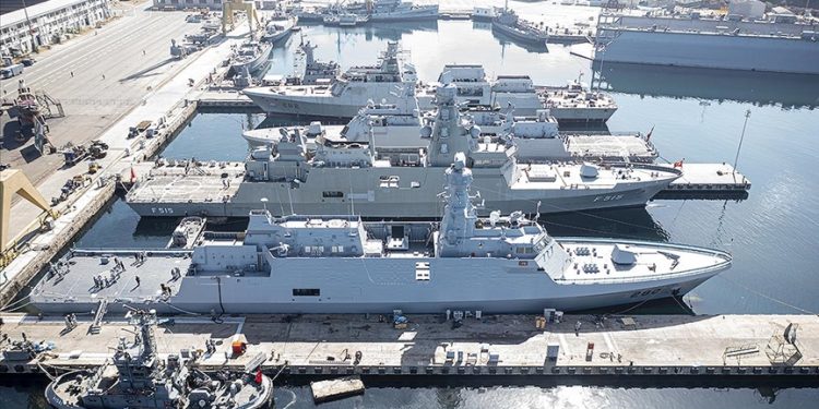 Pakistan için üretilen ilk gemi teslim edildi