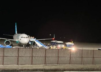 Yolcu uçağının motoru arızalandı, Trabzon’a acil iniş yaptı