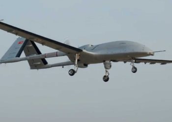 Selçuk Bayraktar’dan TB3 paylaşımı: ‘Önce göğe, sonra TCG Anadolu’ya’