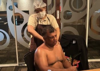 Havayolu CEO’sunun masajlı toplantı paylaşımı tepki çekti