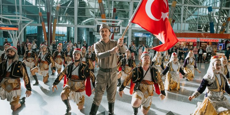 TAV Havalimanları’nda Cumhuriyet’in 100. yılı kutlandı