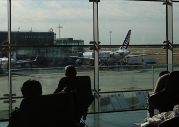 Paris Orly’de grev nedeniyle bazı uçuşlar iptal edildi