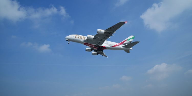 Dünyanın en büyük yolcu uçağı A380 %100 SAF ile uçtu