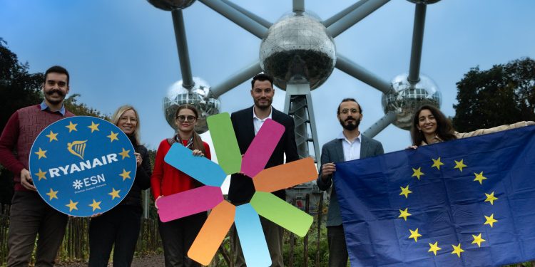 Erasmus öğrencileri yüzde 10 indirimli uçabilecek