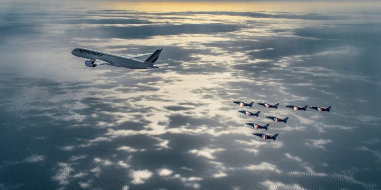 Air France, 90’ıncı yılını akrobasi uçaklarıyla kutladı