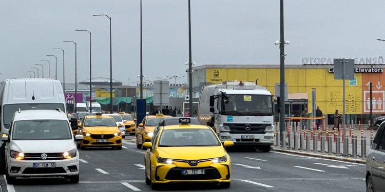 Havalimanlarında taksici tacizleri yasaklanmalı!