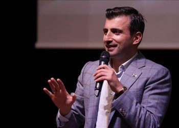 Selçuk Bayraktar açıkladı: İlk uydu 2025’te uzaya gönderilecek!