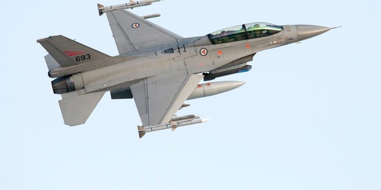 Norveç’ten Ukrayna’ya F-16 ve eğitim desteği