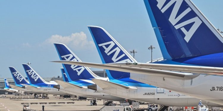 Uçuştan önce uyku hapı alan yolcu, kabin görevlisini ısırdı!