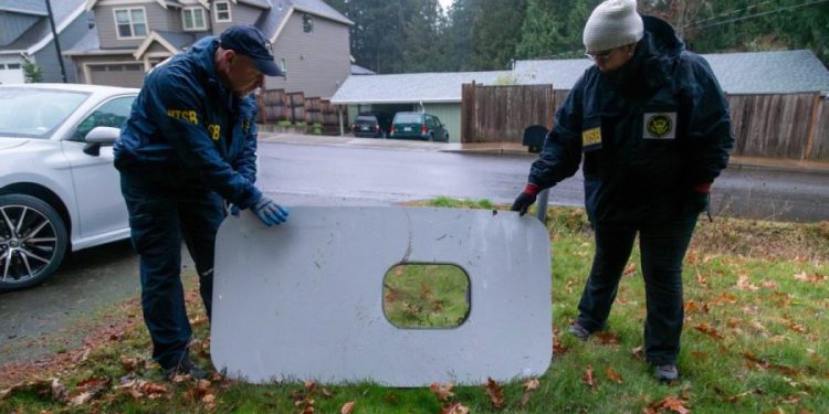 Alaska Airlines’a ait 737 MAX 9’un havada patlayan kapısı bulundu