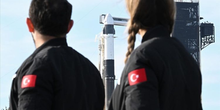 Türkiye’nin ilk uzay yolcuğu ertelendi