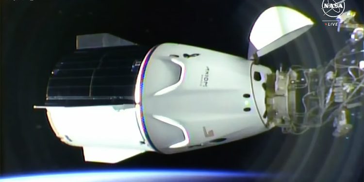 Astronot Gezeravcı’yı da taşıyan kapsül uzay istasyonuna kenetlendi