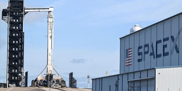 Türk astronotu taşıyacak uzay aracı Falcon 9 ile fırlatılacak