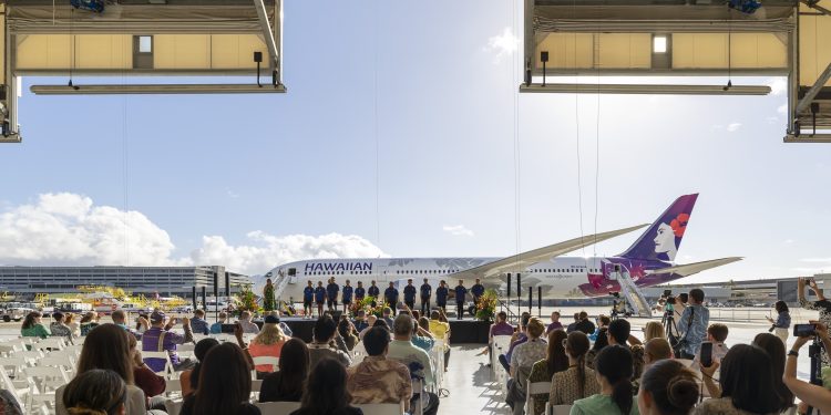 Hawaiian Airlines ilk B787-9 uçağına karşılama düzenledi
