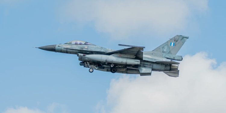 Yunanistan’da F-16 düştü