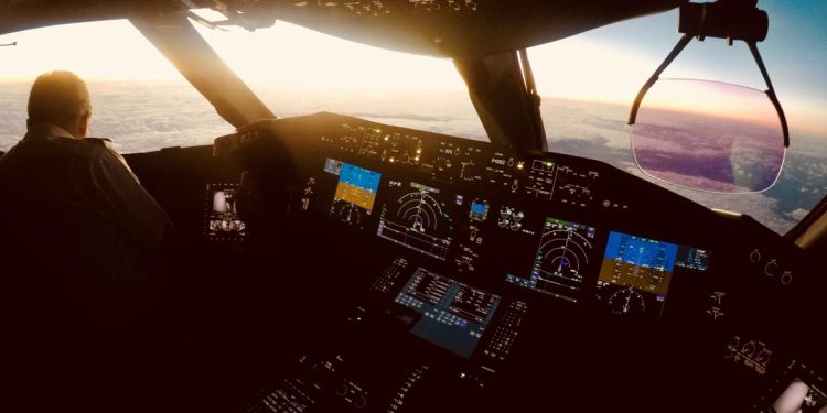 Boeing’den uyarı: Kokpit koltuklarını kontrol edin!