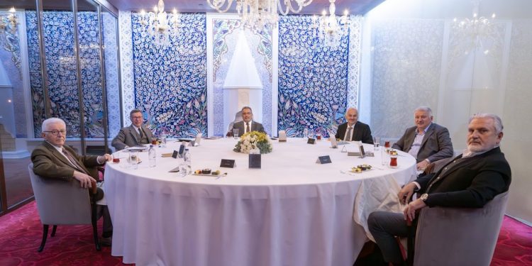 THY’nin eski ve yeni yöneticileri iftarda bir araya geldi