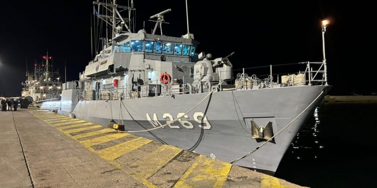 Türk savaş gemileri Pire Limanı’nda…