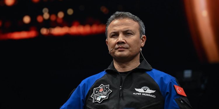 Gezeravcı: Uzaya turizmi için yasal çalışmalar yapılmalı