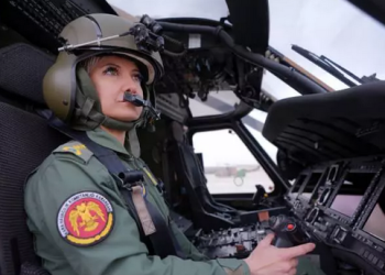 Kadın askeri pilotlar yeni ufuklara uçuyor!