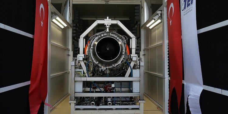 Türkiye’nin ilk askeri turbofan motoru “TEI-TF6000” tanıtıldı
