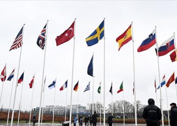 NATO’da tarihi an: İsveç bayrağı Türkiye’nin yanında!