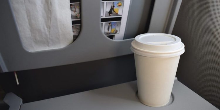 Tek kullanımlık bardaksız uçuş