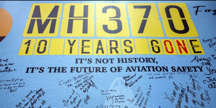 Malezya kaybolan uçağın arama çalışmalarına başlayabilir