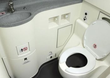 Tuvalet taşınca uçak geri döndü