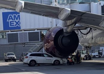 İkram aracı A350-1000’in motoruna çarptı