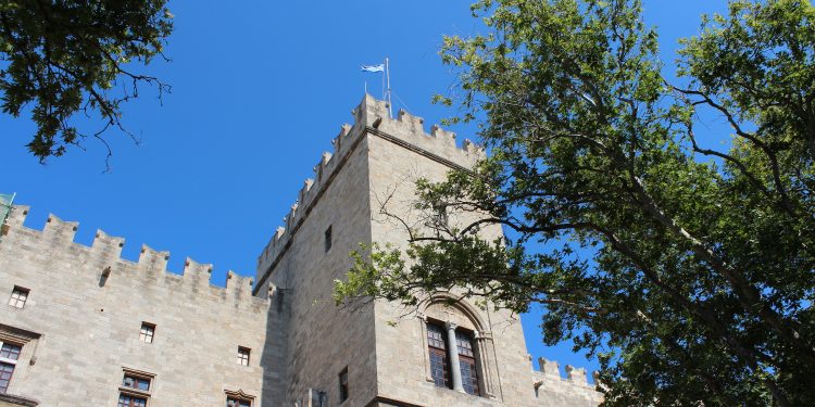 Yunan Adalarına kapıda vizede hizmet bedeli sürprizi