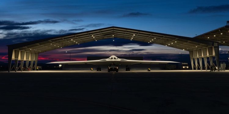 B-21 Raider’ın uçuş görüntüleri yayınlandı