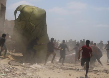Gazze’de yardım yerine felaket yağdı